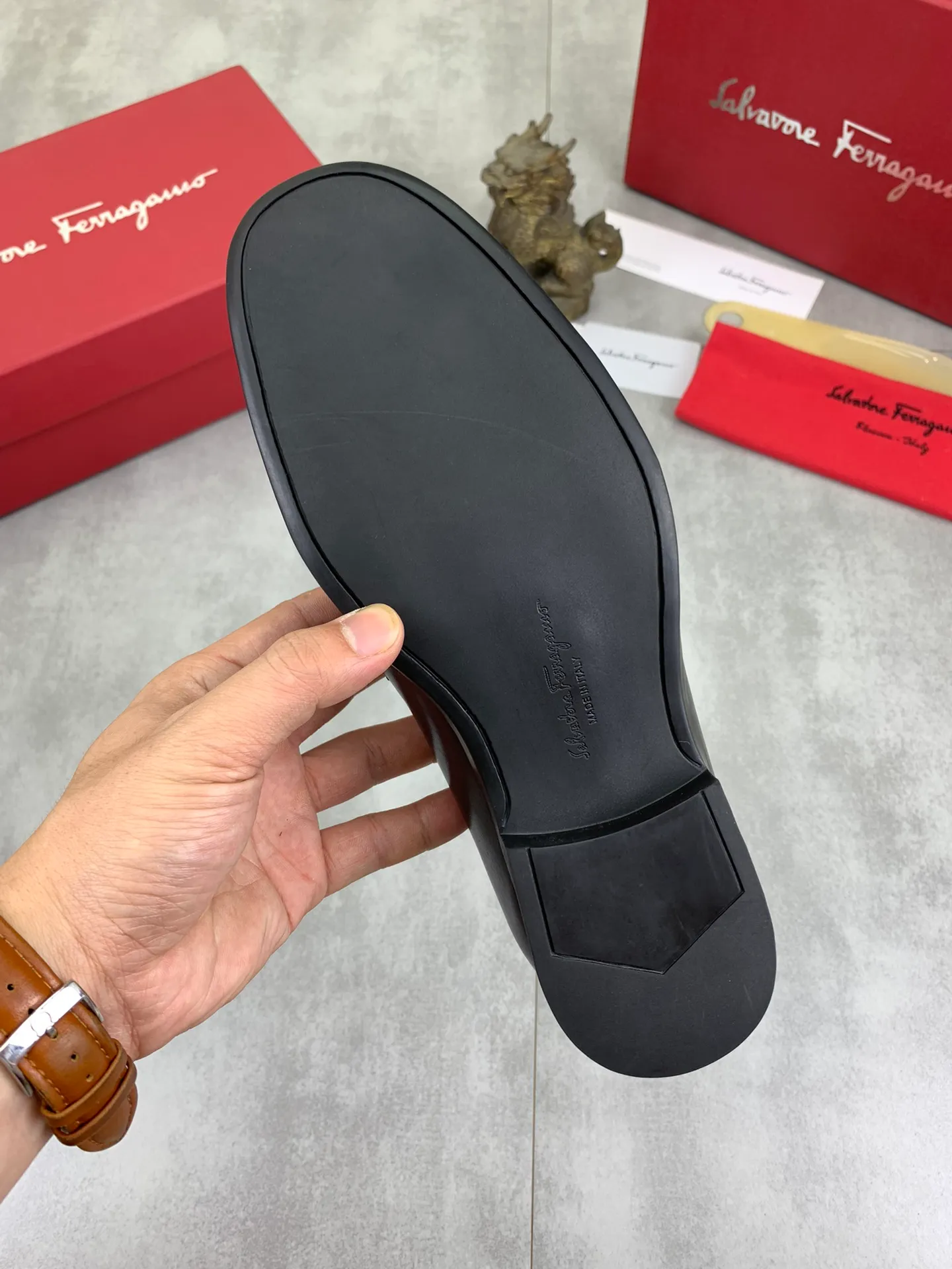 Men's Men's Shoes 💰P460💰[New Style] Water-dyed Niuli 🆘[Salvatore Ferragamo] Ferragamo's latest casual business leather shoes for men! Available at counters simultaneously! The fabric is made of specially imported original calfskin, the lining is made of imported water-dyed cowhide, and the original combination outsole is absolutely luxurious and leads the fashion trend. Matching code: 38-45; 3️⃣ colors available
